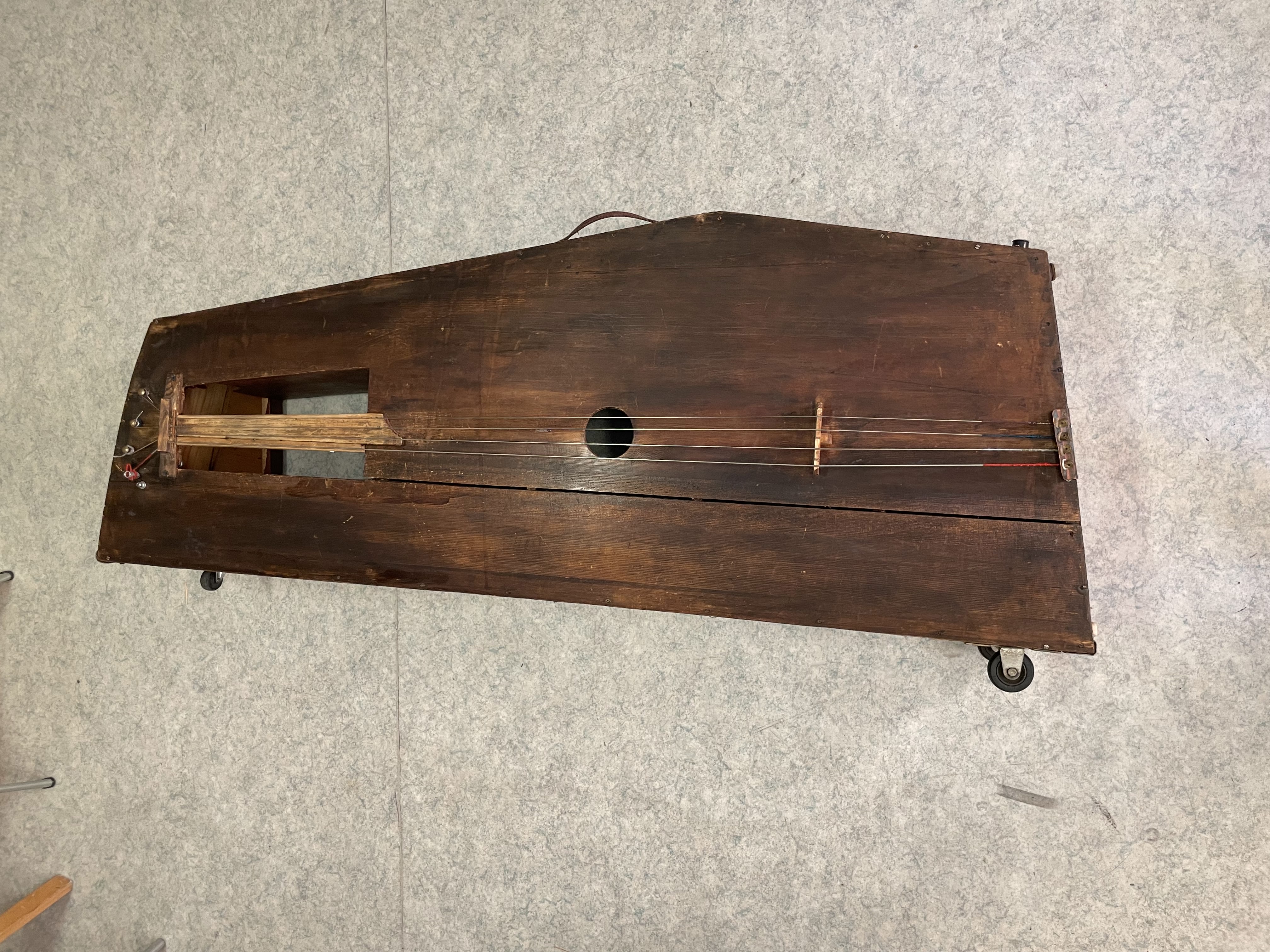 ratastega kontrabass